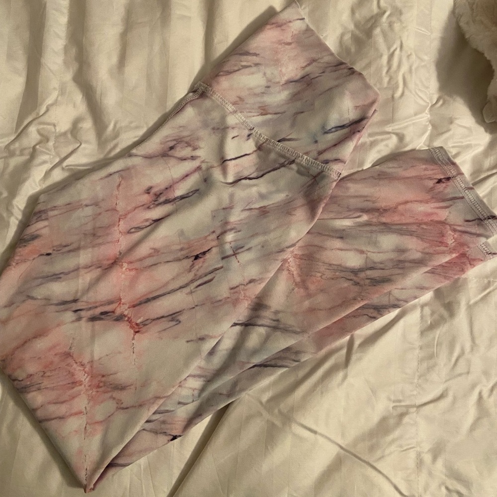 Women’s size Medium pink marble leggings